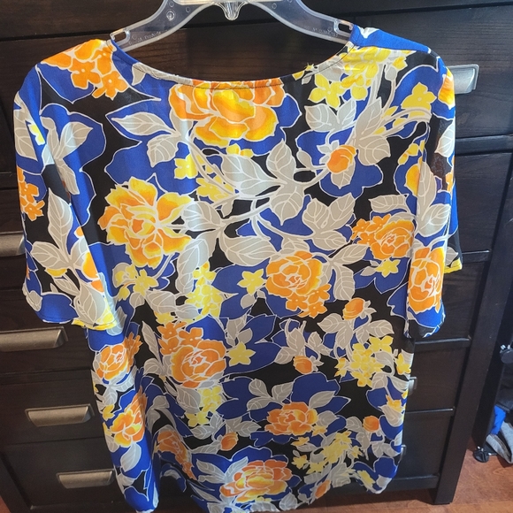 Floral short sleeve top - Picture 3 of 3